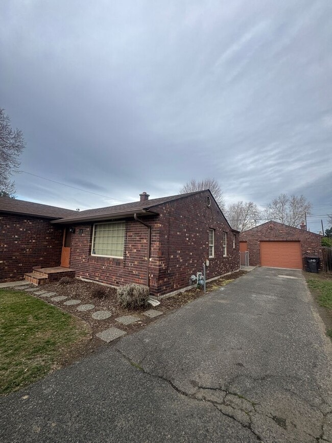 Building Photo - 111 N 53rd Ave