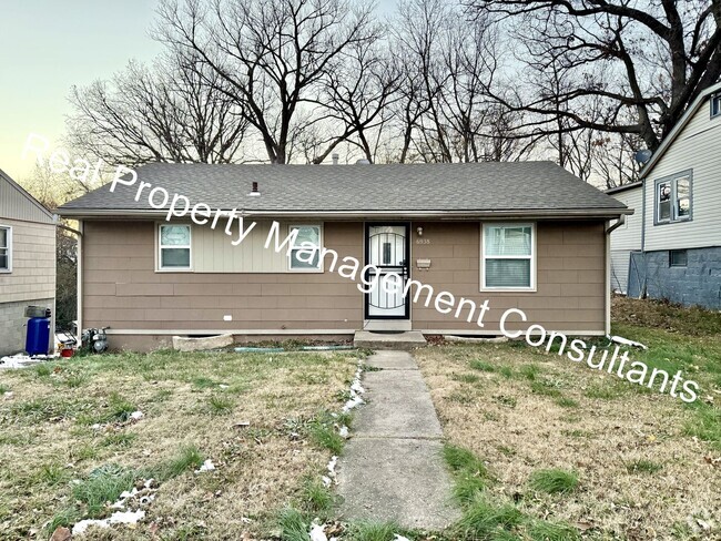 Building Photo - Updated 3 Bedroom with Garage Rental