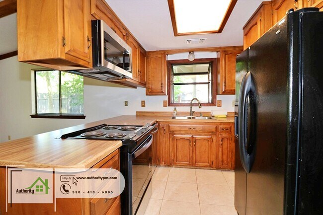 Photo - 1744 Kildare Dr