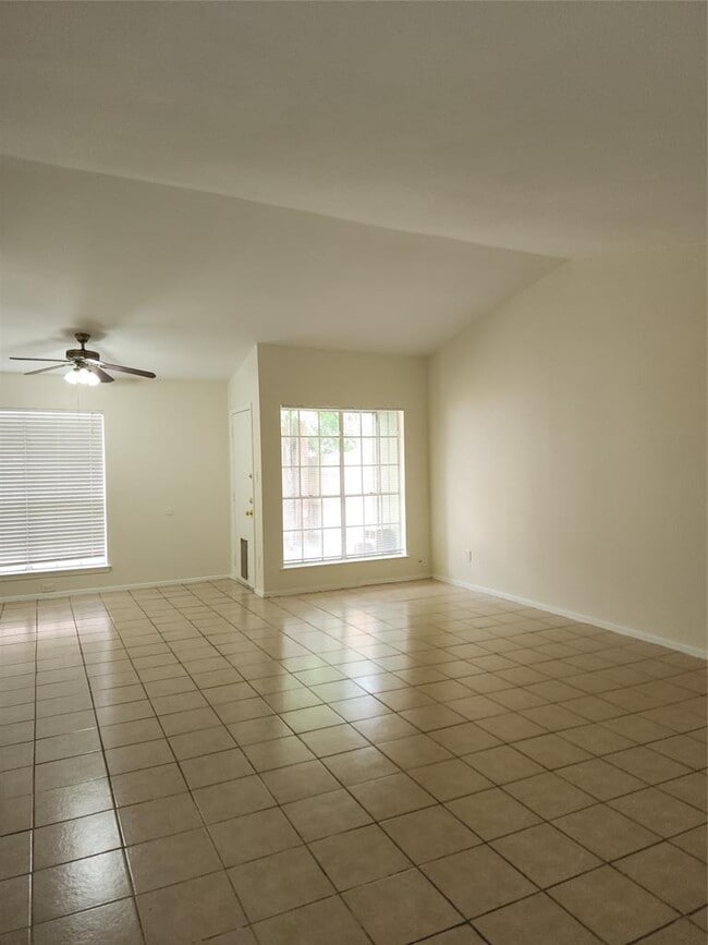 Photo - 502 Burlwood Ct