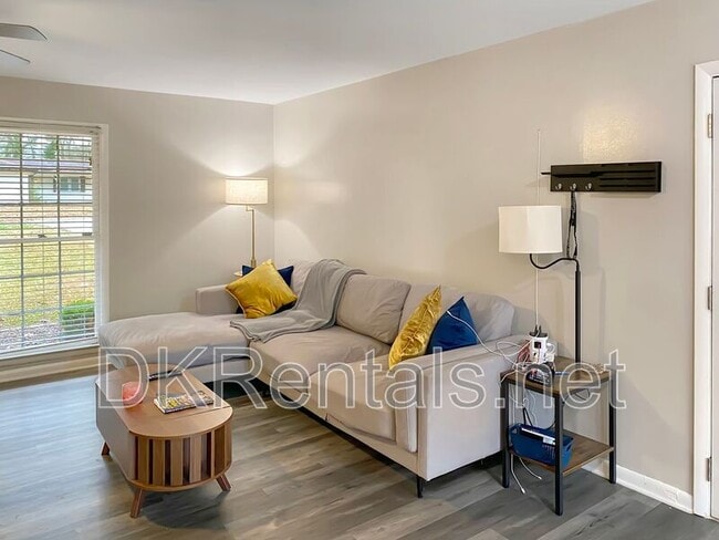 Photo - 5282 Maple Valley Rd SW