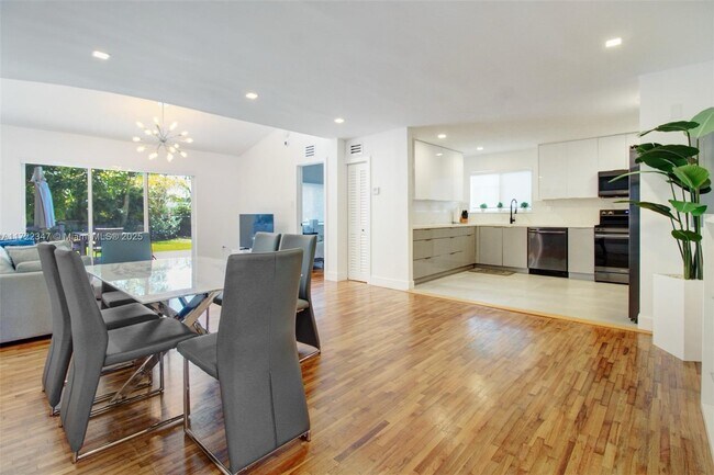 Photo - 360 NE 116th St