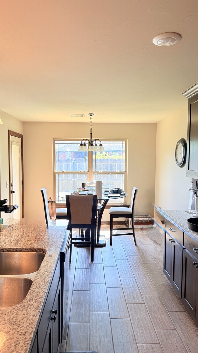Photo - 28 NE Summerwood Dr