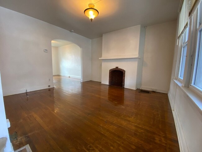Photo - Stunning Two Bedroom Apartment in Oakland! Washer & Dryer Hook-Ups in Basement! Call Today!