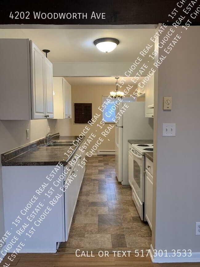 3BDR 1.5BTH Duplex in Holt Cat Friendly Townhome Townhome Rental