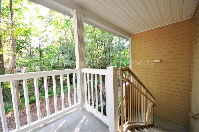 Photo - 1032 Whitshire Way