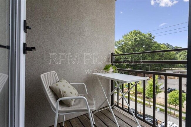 Photo - 174 Chester Ave SE