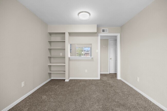 Building Photo - 9616 Long Point Rd