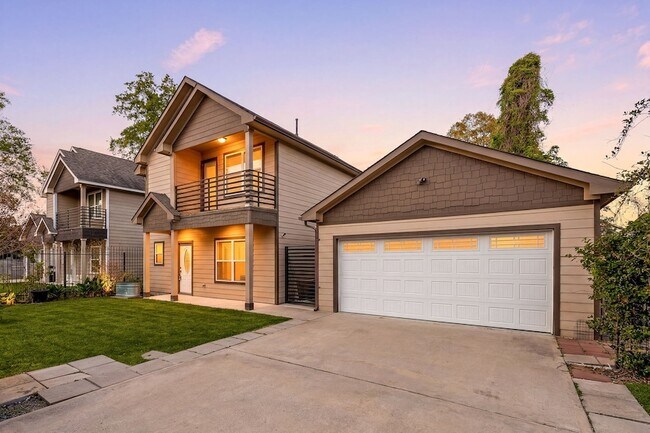 Building Photo - 810 Paul Quinn St