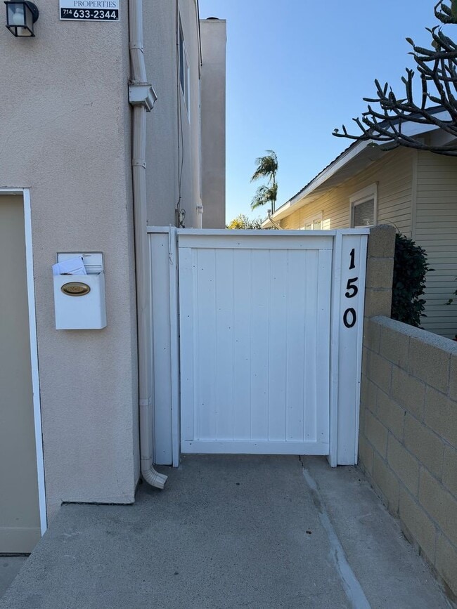 Building Photo - 150-152 S. Harwood Street Unit 150