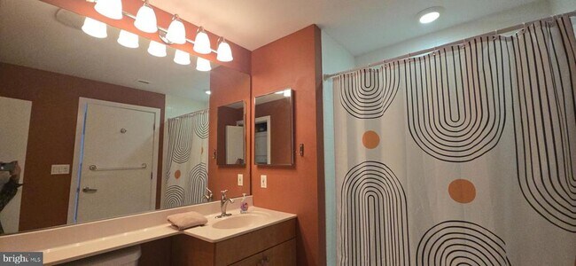 Photo - 717 S Christopher Columbus Blvd Unit 1505