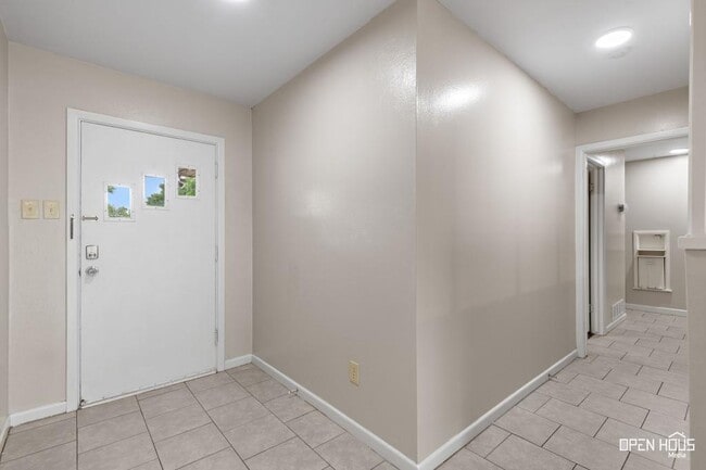 Photo - 4202 Meadowbrook Dr