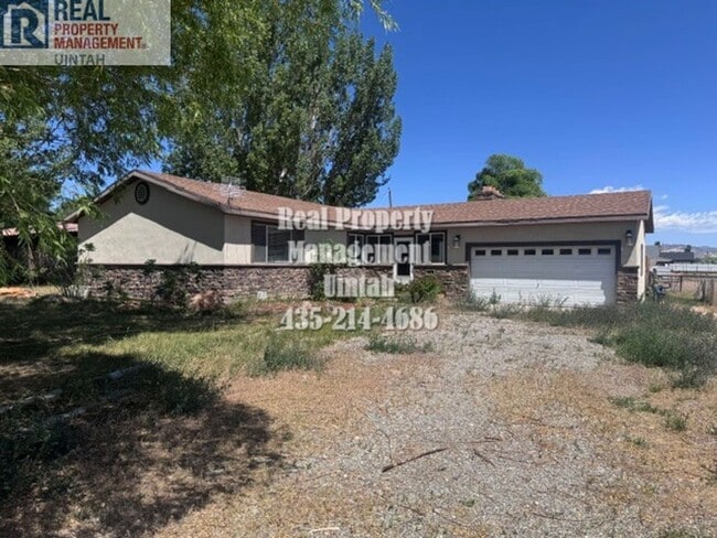 Photo - Charming 3 Bedroom 1 Bathroom Horse Property