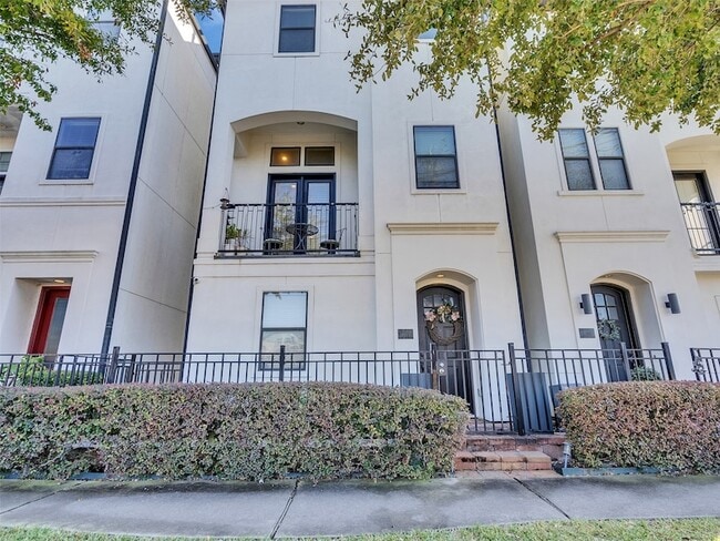 Photo - 1877 Dart St