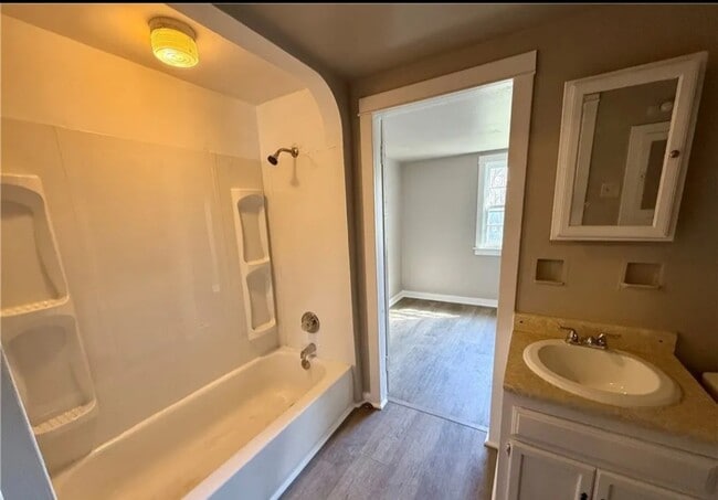 Photo - 146 S Irwin St