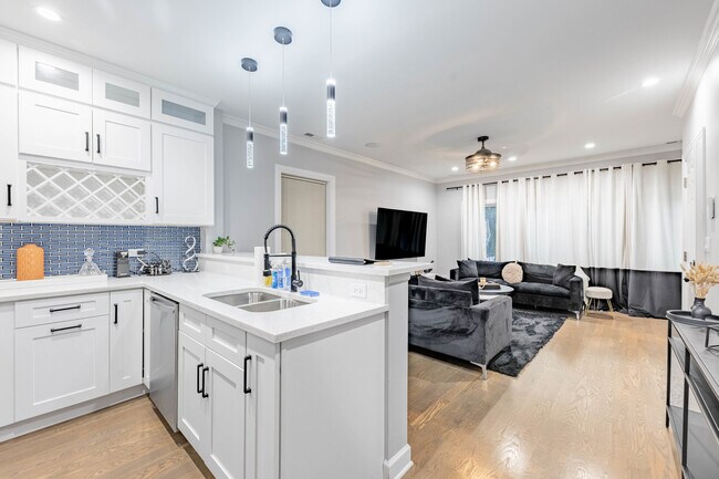 Photo - 4634 S Langley Ave Unit 1