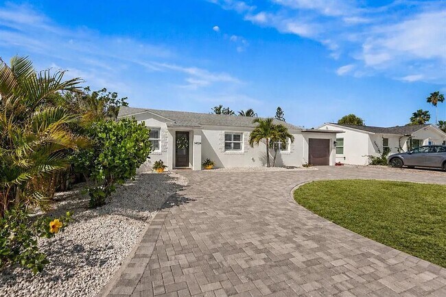 Photo - Coastal Luxury Living Just Minutes from Madeira Beach - 3bed | 2 bath