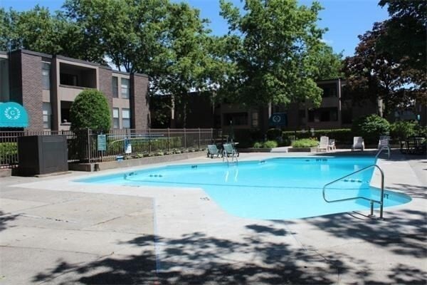 Building Photo - 30 Shrewsbury Green Dr Unit J