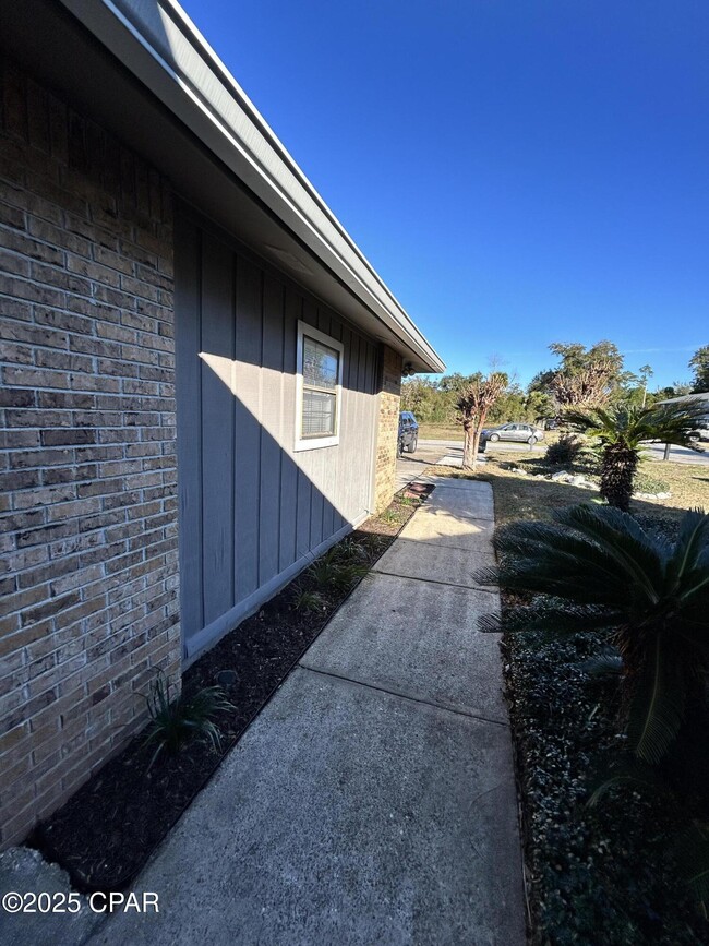 Photo - 1005 11th Ct