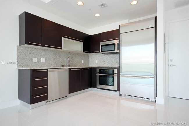 Building Photo - 950 Brickell Bay Dr Unit 5208 Rental