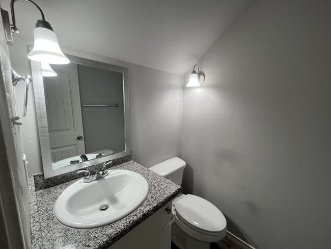 Photo - 3422 Itasca St