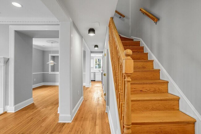 Photo - 349 Kentucky Ave SE