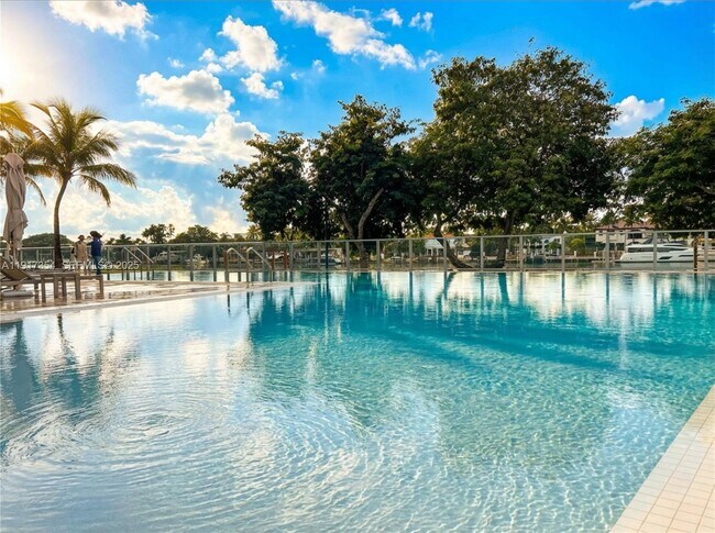 Photo - 6620 Indian Creek Dr Unit 617