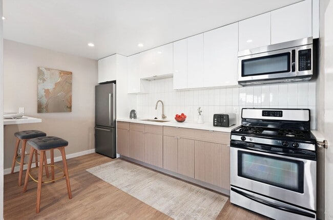 6305 Stanley Ave Unit 6305 Stanley Avenue #02