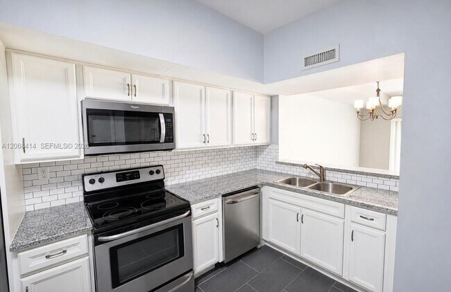 Building Photo - 11840 SW 99th St