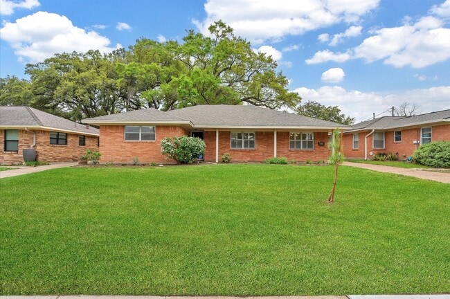 Building Photo - 6327 Wynnwood Ln