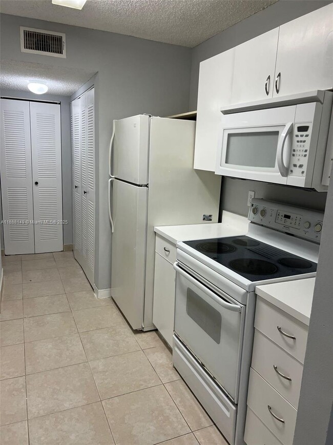 Building Photo - 10521 SW 158th Ct Unit 102