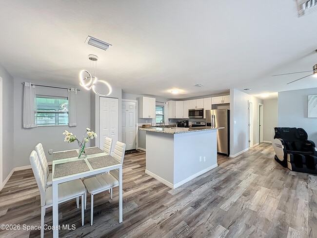 Photo - 760 Becker Ave NE