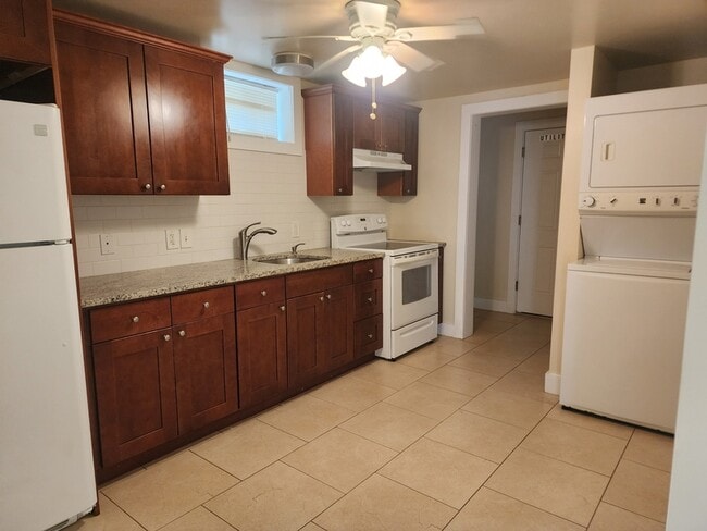 Building Photo - 157 N Clinton St Rental