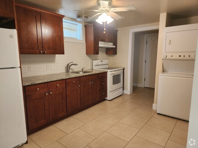 Building Photo - 157 N Clinton St Rental