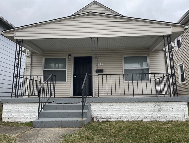 Building Photo - Three Bedroom Single Family Home Close to ...