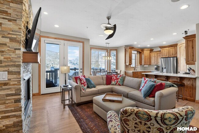 Photo - 3042 Lower Saddleback Rd