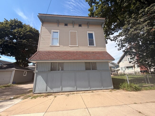 1645 Coit Ave NE Unit 1