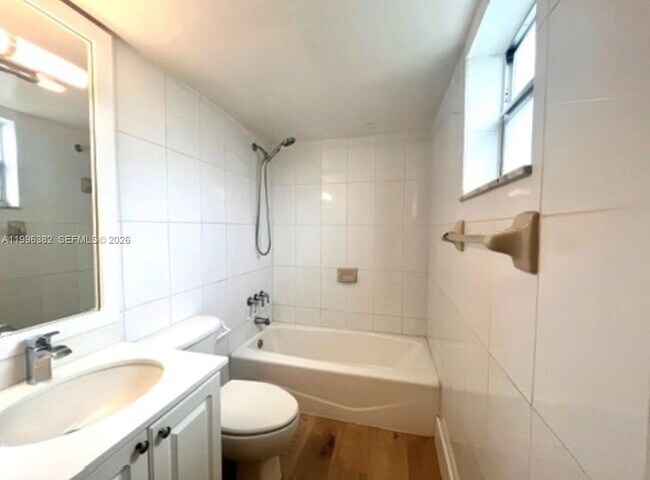 Photo - 444 SW 4th St Unidad 204