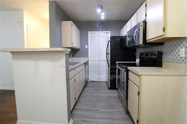 Photo - 4348 S Kirkman Rd Unidad 813 1