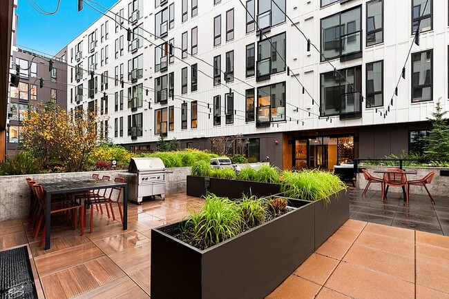 Building Photo - The Hemlock