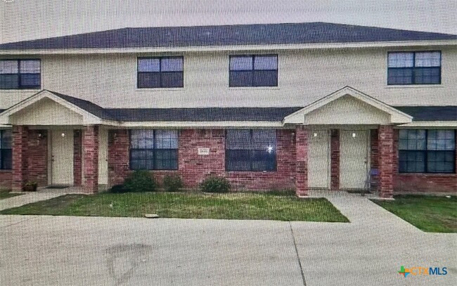 Building Photo - 1010 Lansberry Ct Unit B