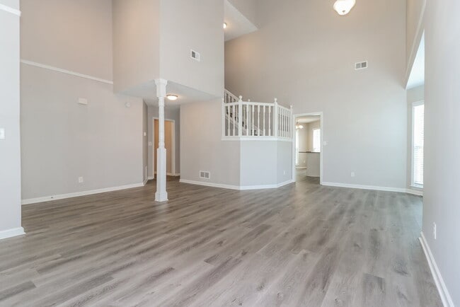 Photo - 739 Glenspring Dr