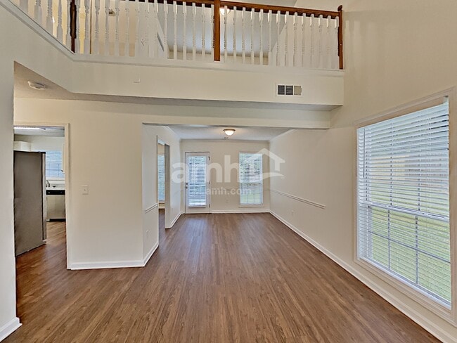 Photo - 1086 Berkley Dr SE