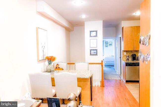 Photo - 2339 Catharine St Unidad 1