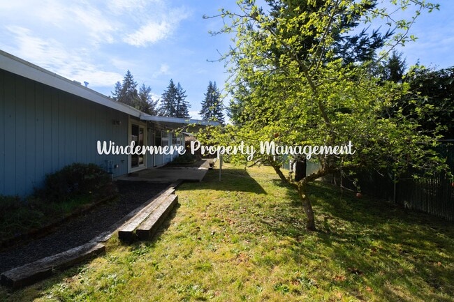 Photo - Bright and Charming 3 bed Rambler in Convenient Port Orchard Location