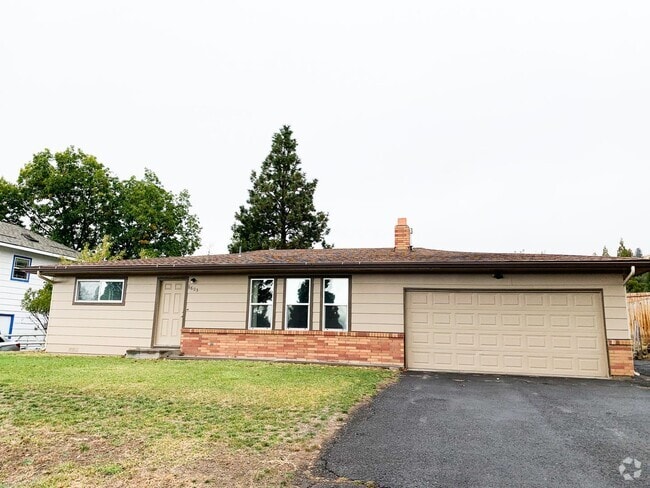 Building Photo - 3 Bedroom, 2 Bath Rental