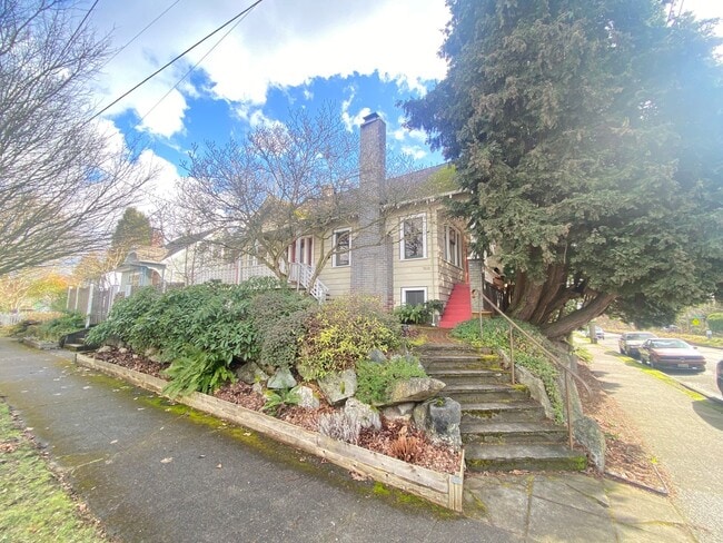 Building Photo - Great location! cute bungalow! Rental