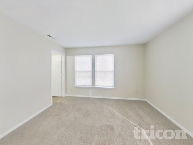 Photo - 824 Streamside Dr