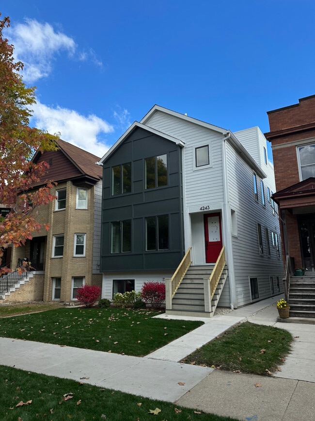 Photo - 4243 N Damen Ave