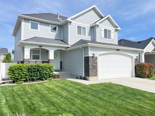Photo - Great Home Available August 1.